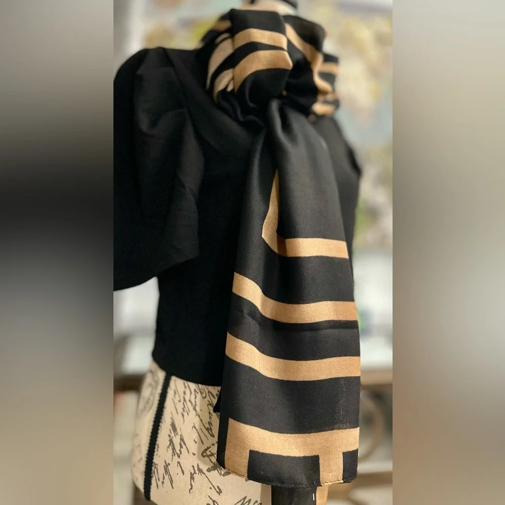 NEW large rectangular SCARF/SHAWL - Picture 4 of 7